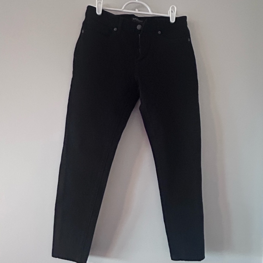 BANANA REPUBLIC • Black Straight Leg Jean • 28 P •